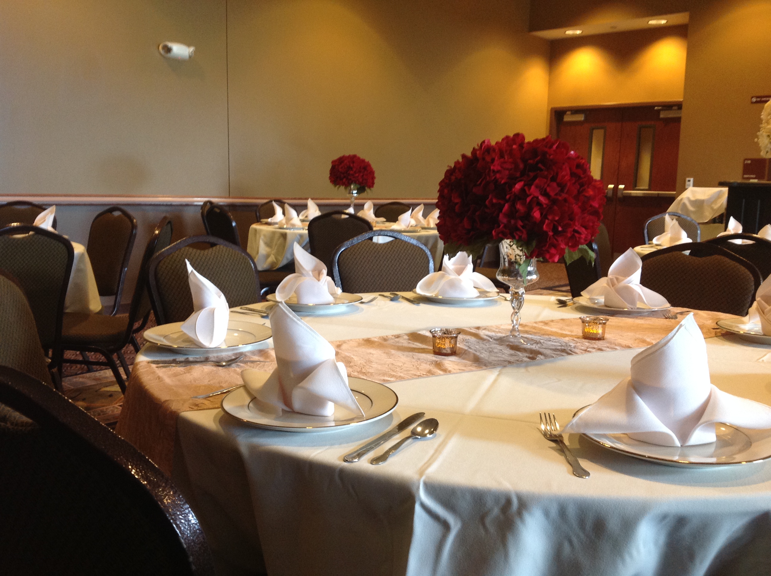 Table setting with flowers in the Rotary Room
